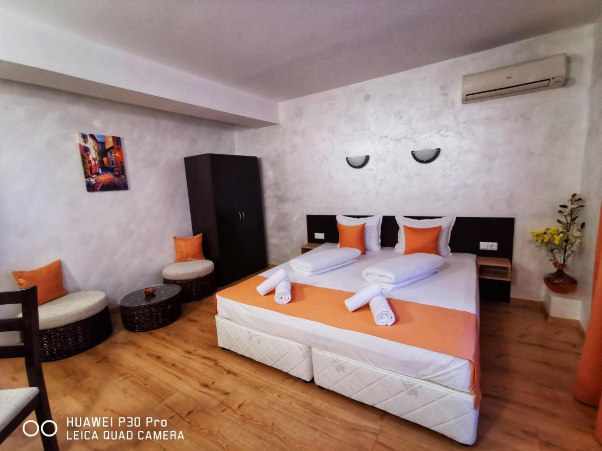 Hotel Swiss Shumen Exterior photo