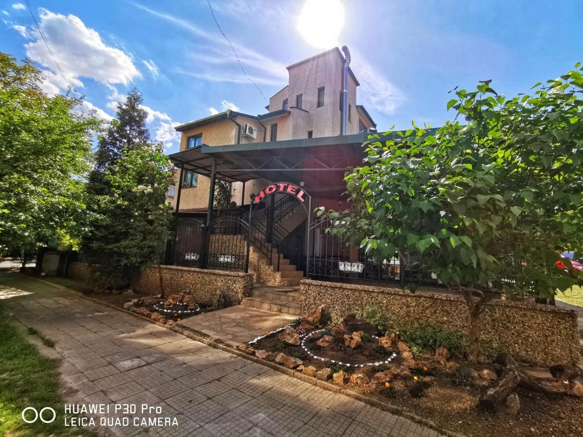 Hotel Swiss Shumen Exterior photo